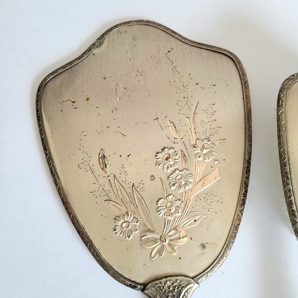 Vintage hand mirror with and hair brash. Vanity set. Made in USA. - Picture 4 of 11
